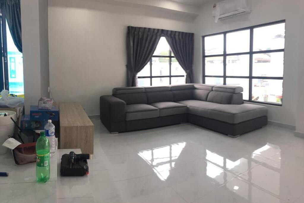 22Pax :Taman Pelangi Party House Nearby Midvelly Villa Johor Bahru Kültér fotó